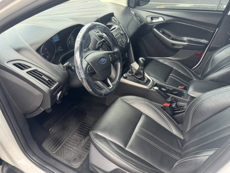 FORD - FOCUS - 2018/2018 - Branca - R$ 71.800,00