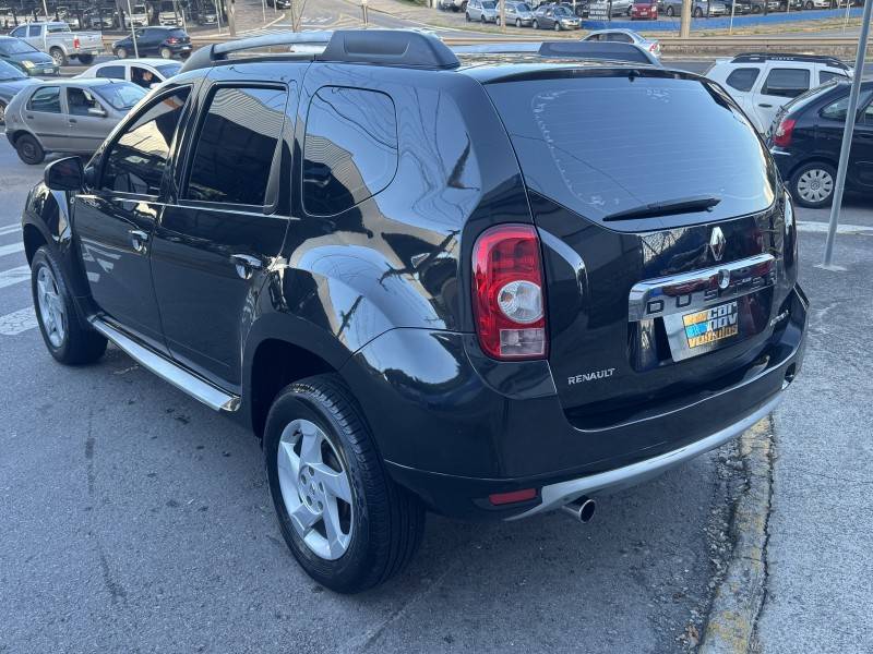 RENAULT - DUSTER - 2011/2012 - Preta - R$ 44.900,00