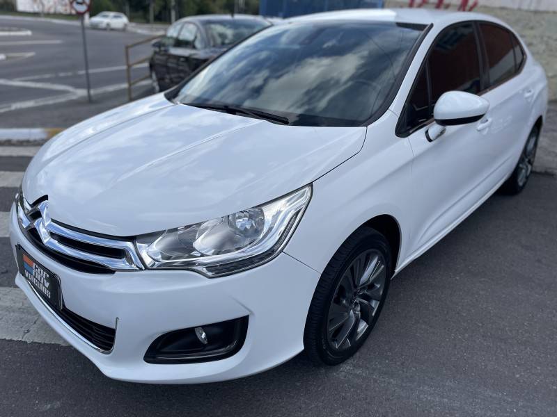 CITROËN - C4 LOUNGE - 2017/2018 - Branca - R$ 59.900,00