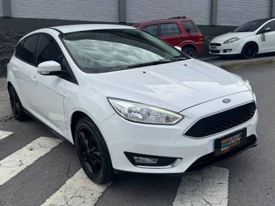 FORD - FOCUS - 2018/2018 - Branca - R$ 71.800,00