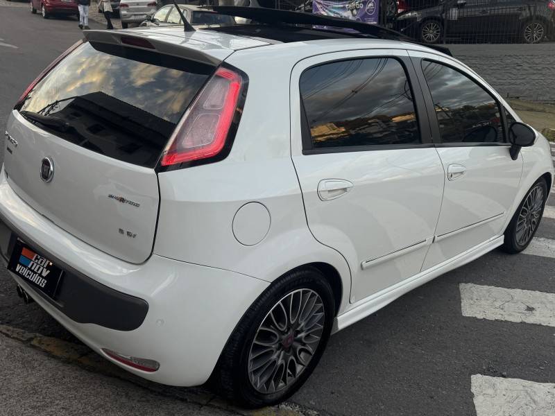 FIAT - PUNTO - 2013/2013 - Branca - R$ 47.900,00