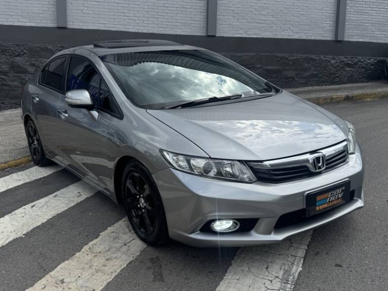HONDA - CIVIC - 2014/2014 - Cinza - R$ 79.900,00