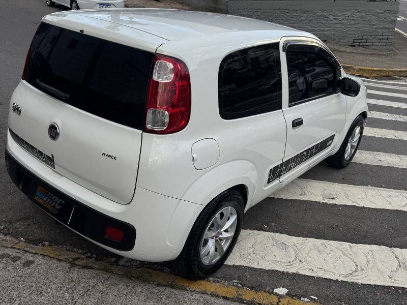 FIAT - UNO - 2014/2015 - Branca - R$ 27.900,00