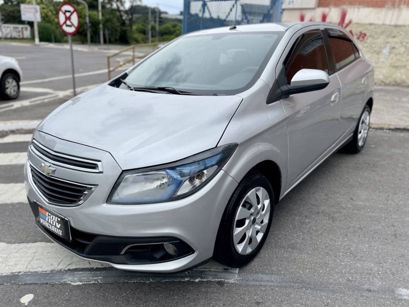 CHEVROLET - ONIX - 2012/2013 - Prata - R$ 41.900,00