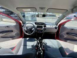 TOYOTA - ETIOS - 2013/2013 - Vermelha - R$ 41.900,00