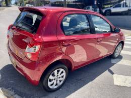 TOYOTA - ETIOS - 2013/2013 - Vermelha - R$ 41.900,00
