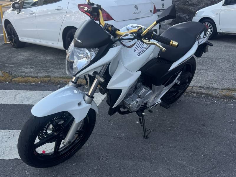 HONDA - CB 300R - 2012/2012 - Branca - R$ 13.900,00