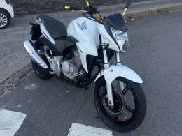 HONDA - CB 300R - 2012/2012 - Branca - R$ 13.900,00