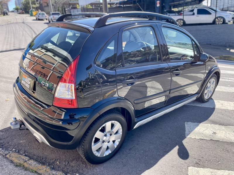 CITROËN - C3 - 2010/2011 - Preta - R$ 25.900,00