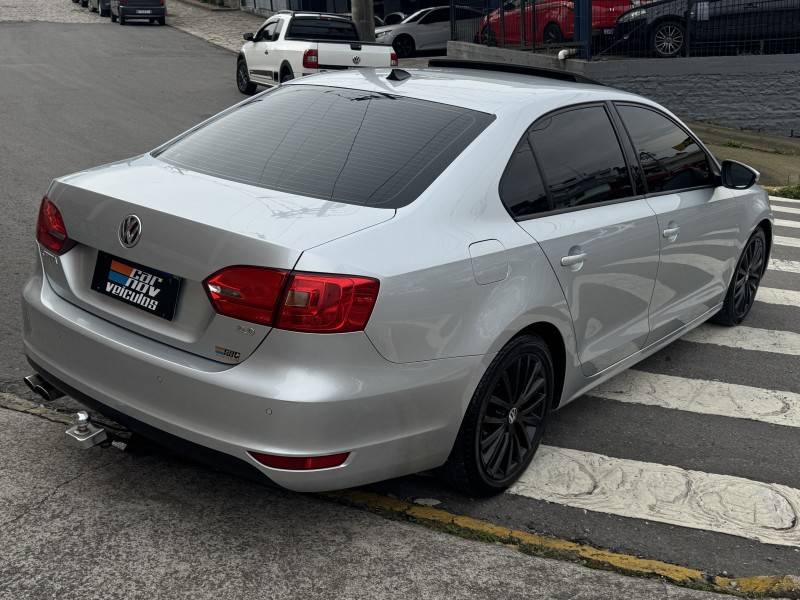VOLKSWAGEN - JETTA - 2011/2011 - Prata - R$ 61.900,00