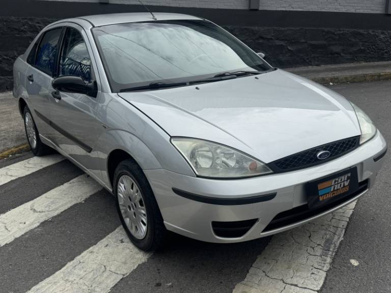 FORD - FOCUS - 2008/2008 - Prata - R$ 25.900,00