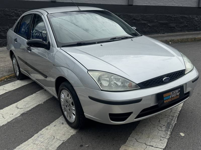 FORD - FOCUS - 2008/2008 - Prata - R$ 25.900,00