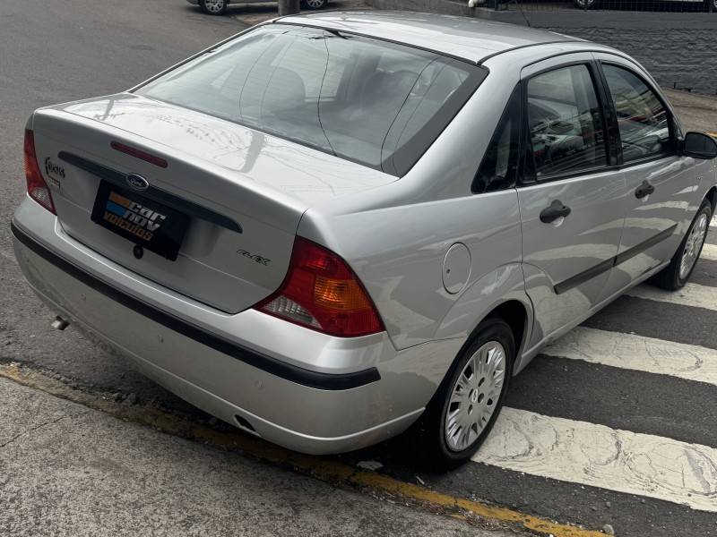 FORD - FOCUS - 2008/2008 - Prata - R$ 25.900,00