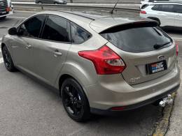 FORD - FOCUS - 2015/2015 - Dourada - R$ 59.900,00