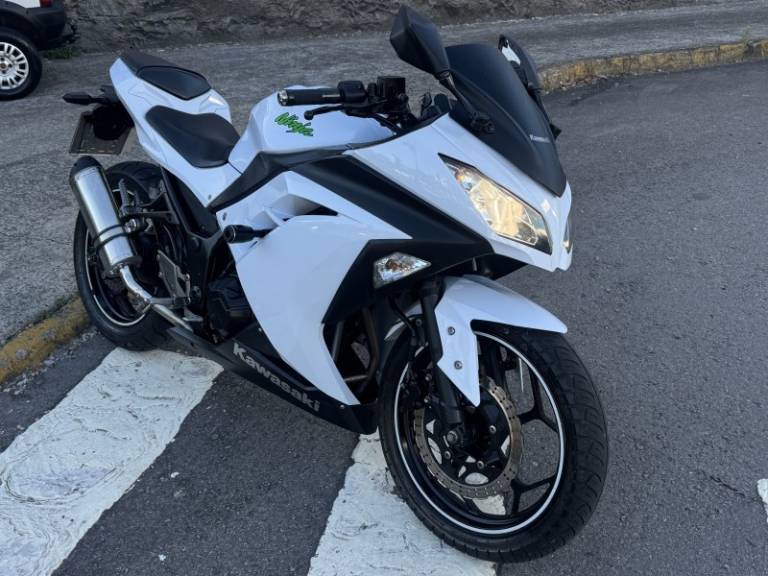 KAWASAKI - NINJA 300 - 2014/2015 - Branca - R$ 23.900,00