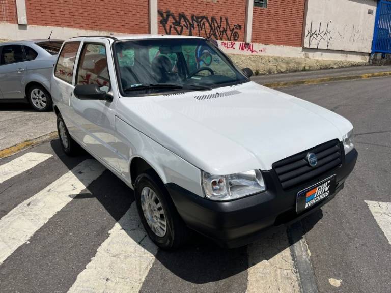 FIAT - UNO - 2007/2008 - Branca - R$ 15.900,00