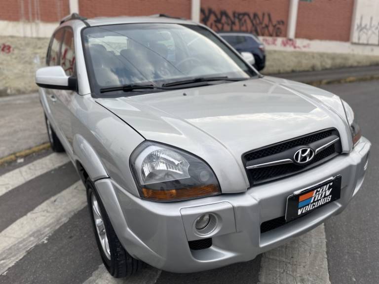 HYUNDAI - TUCSON - 2011/2012 - Dourada - R$ 42.900,00