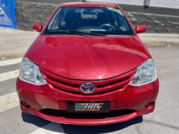 TOYOTA - ETIOS - 2013/2013 - Vermelha - R$ 41.900,00