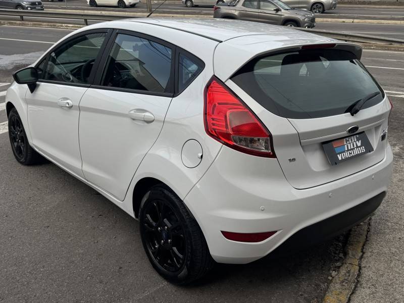 FORD - FIESTA - 2014/2014 - Branca - R$ 44.900,00