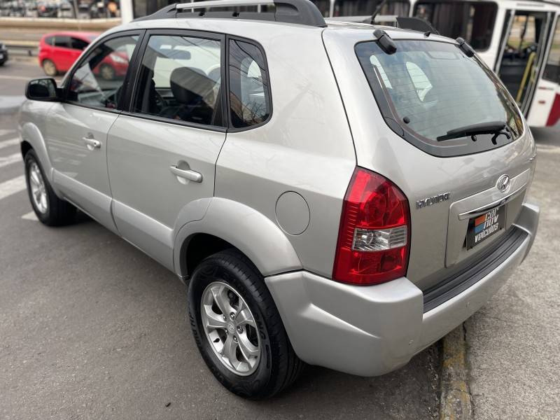 HYUNDAI - TUCSON - 2011/2012 - Dourada - R$ 42.900,00