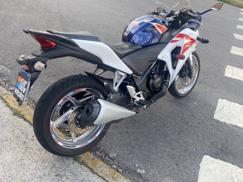 HONDA - CBR 250R - 2012/2012 - Azul - R$ 16.500,00