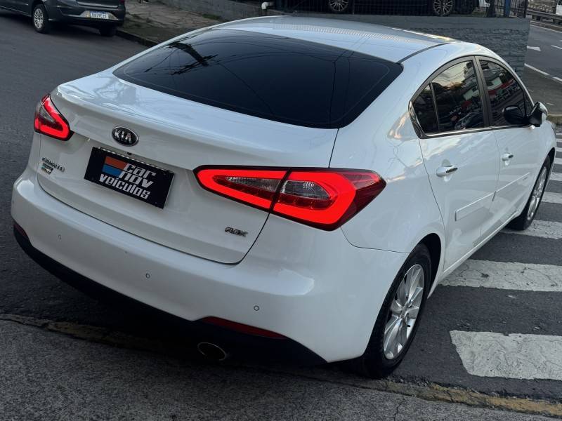 KIA MOTORS - CERATO - 2014/2014 - Branca - R$ 67.900,00