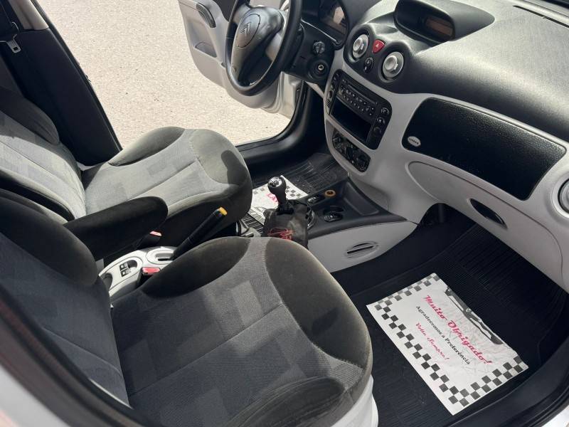 CITROËN - C3 - 2003/2003 - Prata - R$ 19.900,00