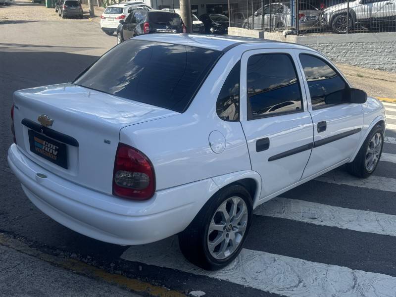 CHEVROLET - CORSA - 2002/2002 - Branca - R$ 18.900,00