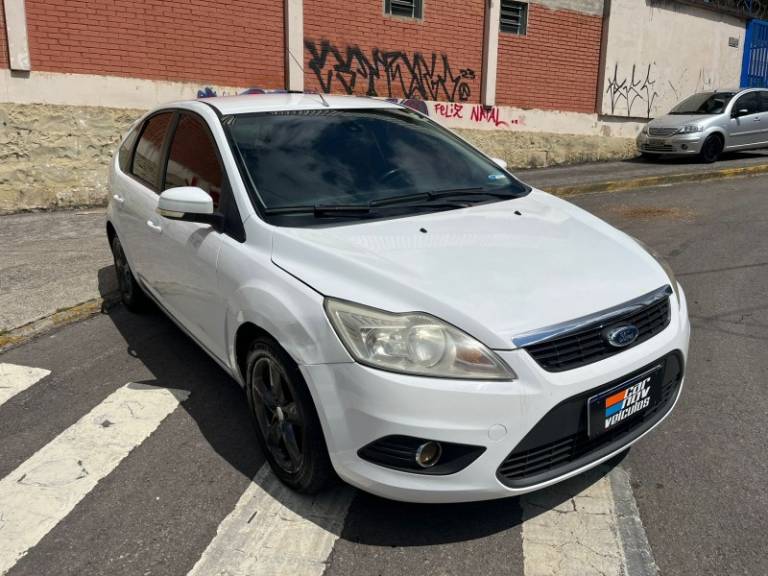 FORD - FOCUS - 2012/2012 - Branca - R$ 34.900,00