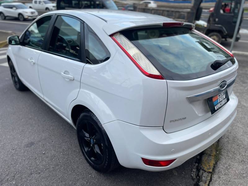 FORD - FOCUS - 2012/2012 - Branca - R$ 42.900,00