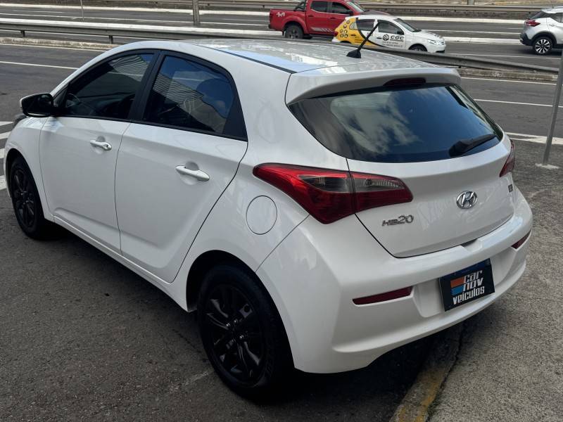 HYUNDAI - HB20 - 2016/2016 - Branca - R$ 46.900,00