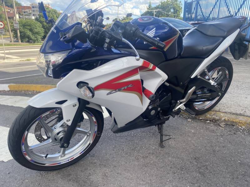 HONDA - CBR 250R - 2012/2012 - Azul - R$ 16.500,00