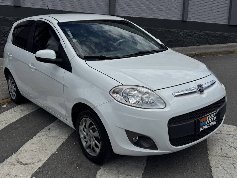FIAT - PALIO - 2013/2013 - Branca - R$ 38.900,00