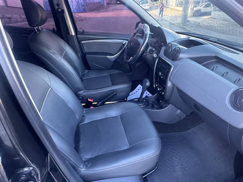 RENAULT - DUSTER - 2011/2012 - Preta - R$ 44.900,00
