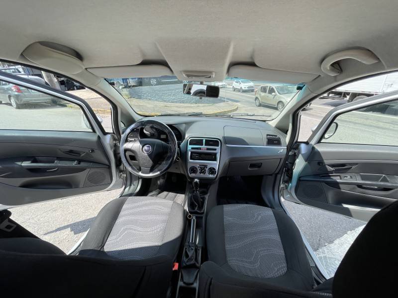 FIAT - PUNTO - 2011/2012 - Prata - R$ 36.900,00