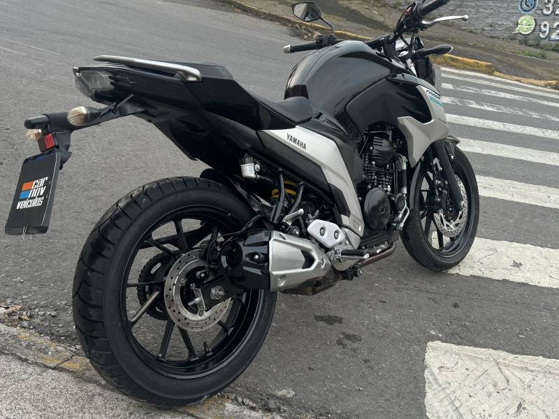 YAMAHA - FAZER - 2020/2020 - Preta - R$ 18.900,00