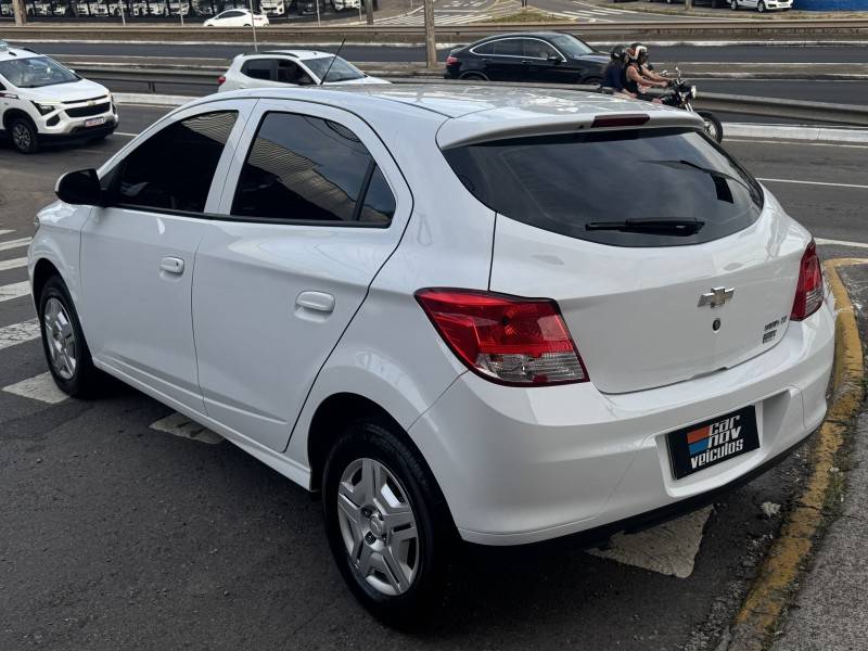 CHEVROLET - ONIX - 2013/2013 - Branca - R$ 43.800,00