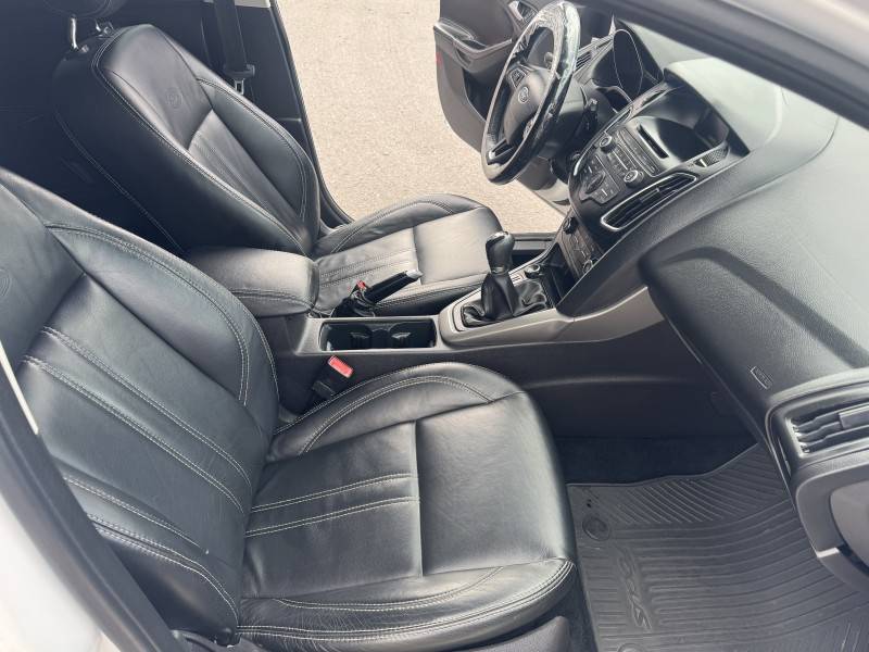 FORD - FOCUS - 2018/2018 - Branca - R$ 71.800,00