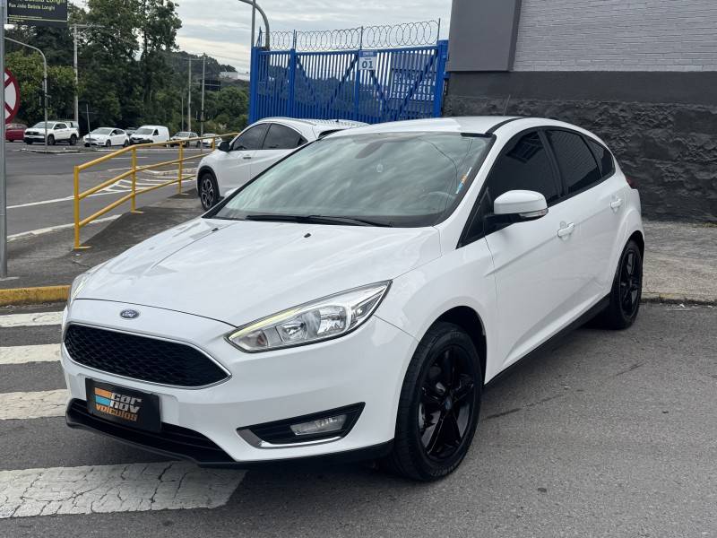 FORD - FOCUS - 2018/2018 - Branca - R$ 71.800,00