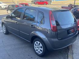 FORD - FIESTA - 2004/2004 - Cinza - R$ 16.900,00