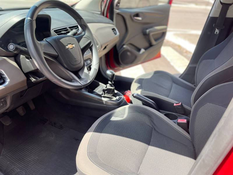 CHEVROLET - PRISMA - 2014/2014 - Vermelha - R$ 39.900,00
