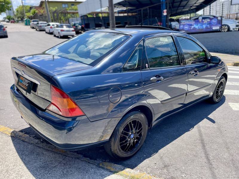 FORD - FOCUS - 2000/2001 - Azul - R$ 19.900,00