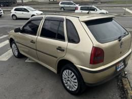 VOLKSWAGEN - GOL - 2002/2002 - Dourada - R$ 13.900,00