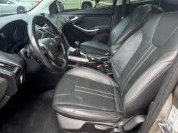 FORD - FOCUS - 2015/2015 - Dourada - R$ 59.900,00