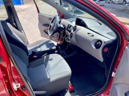 TOYOTA - ETIOS - 2013/2013 - Vermelha - R$ 41.900,00