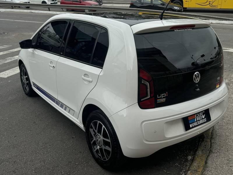 VOLKSWAGEN - UP - 2017/2017 - Branca - R$ 59.900,00