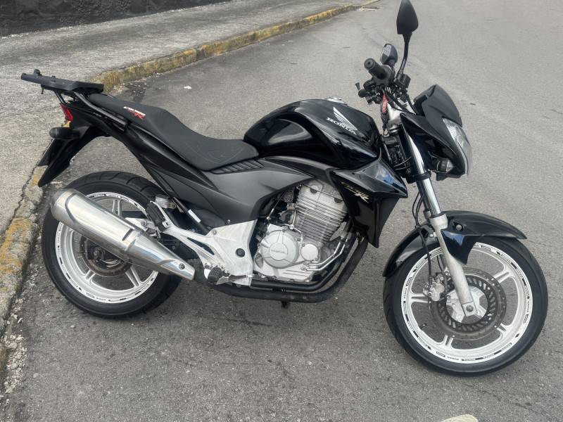 HONDA - CB 300R - 2014/2014 - Preta - R$ 16.500,00