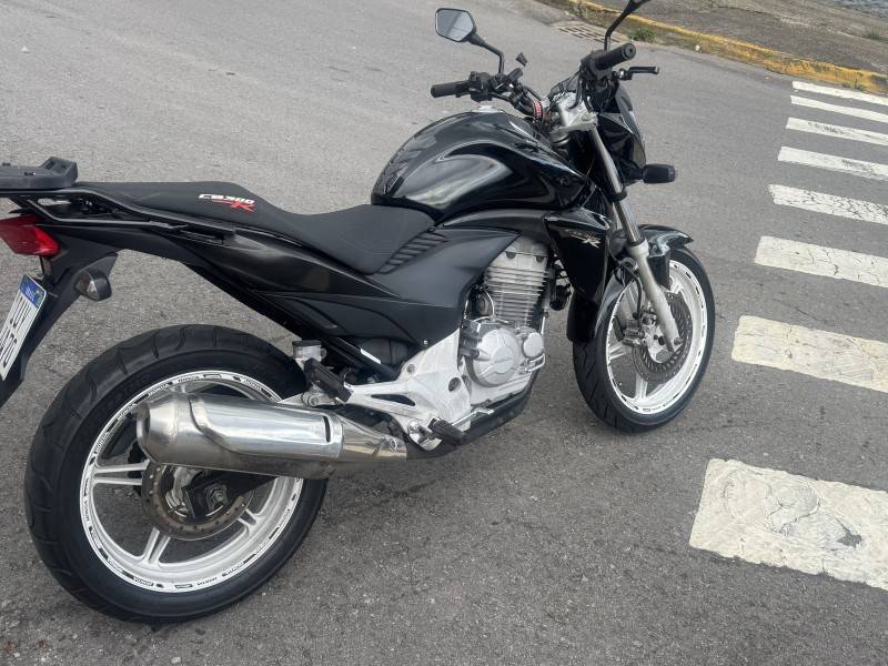 HONDA - CB 300R - 2014/2014 - Preta - R$ 16.500,00
