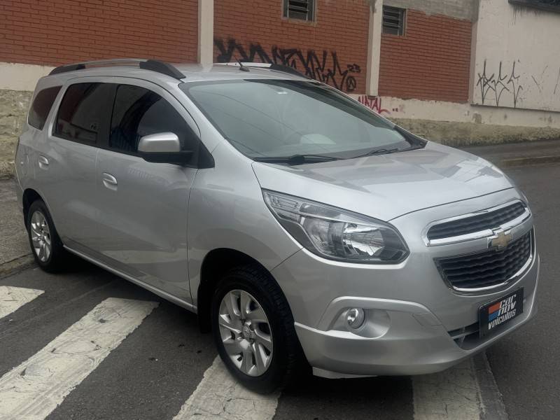 CHEVROLET - SPIN - 2015/2015 - Prata - R$ 55.900,00