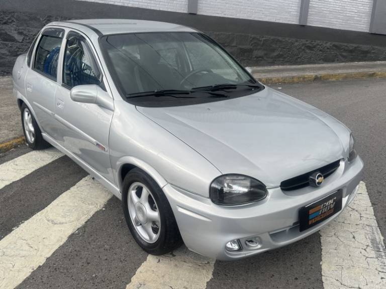 CHEVROLET - CORSA - 2002/2002 - Prata - R$ 18.900,00